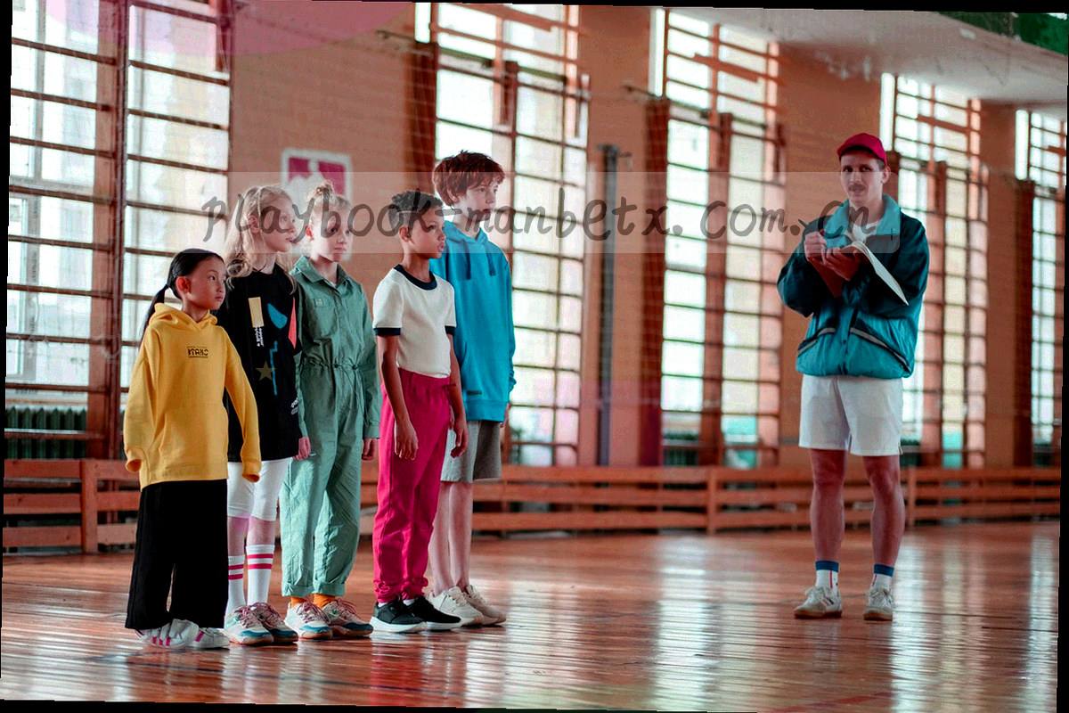 深靛蓝背景上流动的数据线与沙金光点，象征赛事资料在会员账号与客户端之间传递